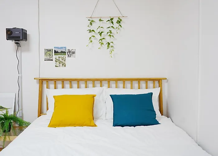 Near Lotte World, Kspo Dome, Coex, Olympic Park, 2 Rooms, 2 Queen Beds, 1 Super Single Bed, 5 People Апартаменты Сеул