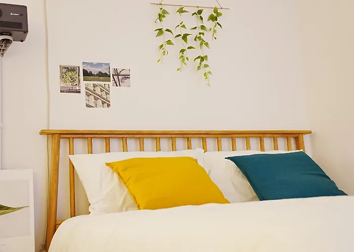 Near Lotte World, Kspo Dome, Coex, Olympic Park, 2 Rooms, 2 Queen Beds, 1 Super Single Bed, 5 People