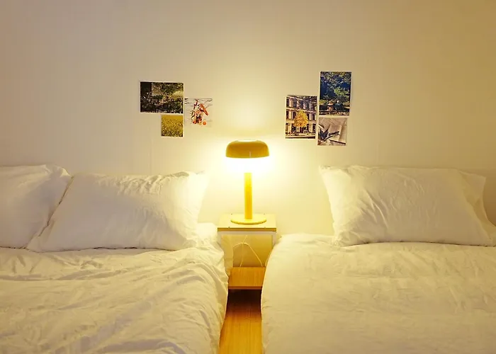 Near Lotte World, Kspo Dome, Coex, Olympic Park, 2 Rooms, 2 Queen Beds, 1 Super Single Bed, 5 People