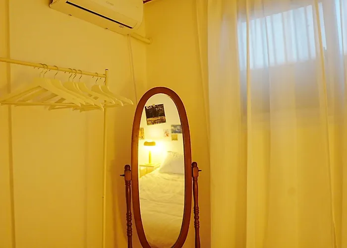 Апартаменты Near Lotte World, Kspo Dome, Coex, Olympic Park, 2 Rooms, 2 Queen Beds, 1 Super Single Bed, 5 People *