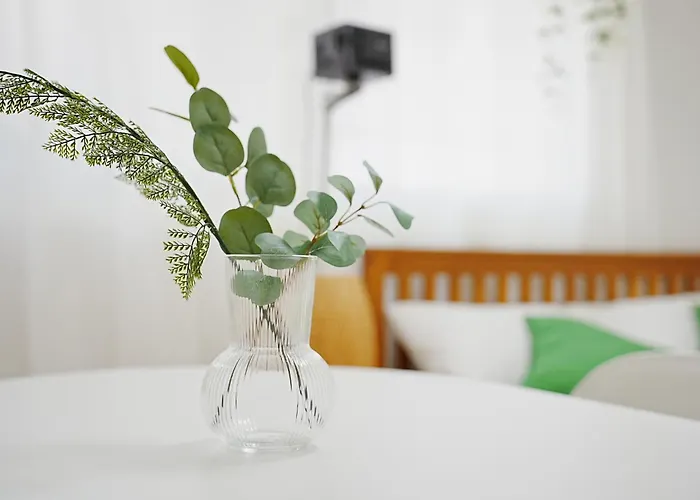 Апартаменты Near Lotte World, Kspo Dome, Coex, Olympic Park, 2 Rooms, 2 Queen Beds, 1 Super Single Bed, 5 People Сеул