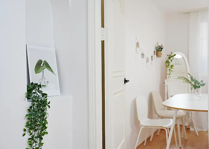 Near Lotte World, Kspo Dome, Coex, Olympic Park, 2 Rooms, 2 Queen Beds, 1 Super Single Bed, 5 People