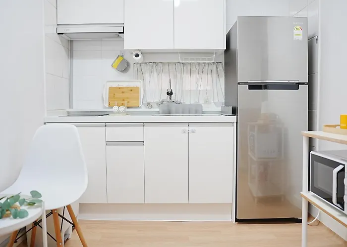 Near Lotte World, Kspo Dome, Coex, Olympic Park, 2 Rooms, 2 Queen Beds, 1 Super Single Bed, 5 People