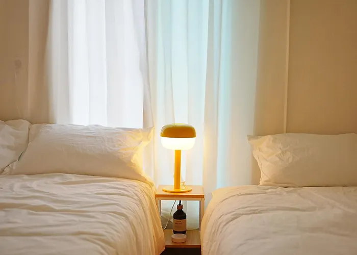 Near Lotte World, Kspo Dome, Coex, Olympic Park, 2 Rooms, 2 Queen Beds, 1 Super Single Bed, 5 People Апартаменты Сеул