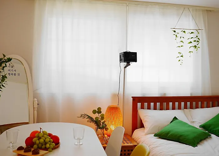 Near Lotte World, Kspo Dome, Coex, Olympic Park, 2 Rooms, 2 Queen Beds, 1 Super Single Bed, 5 People Апартаменты Сеул