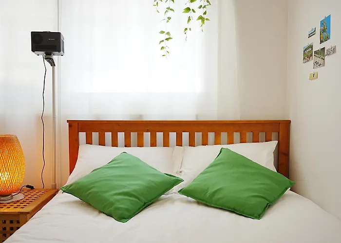 Near Lotte World, Kspo Dome, Coex, Olympic Park, 2 Rooms, 2 Queen Beds, 1 Super Single Bed, 5 People *