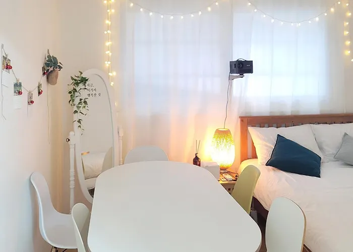 Near Lotte World, Kspo Dome, Coex, Olympic Park, 2 Rooms, 2 Queen Beds, 1 Super Single Bed, 5 People Апартаменты Сеул